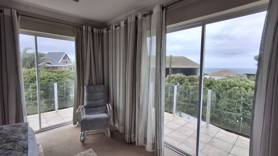 3 Bedroom Property for Sale in Boggomsbaai Western Cape
